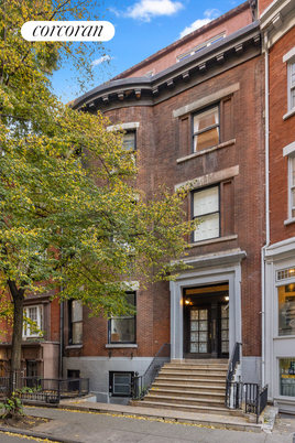 Exterior, Facade, Brick Facade, Rowhouse