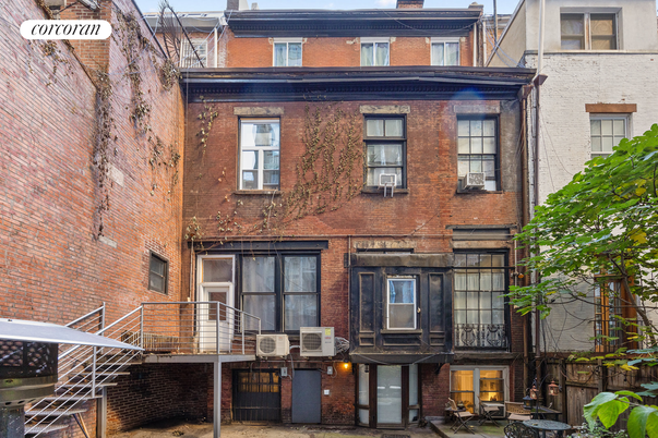 Exterior, Facade, Brick Facade, Rowhouse