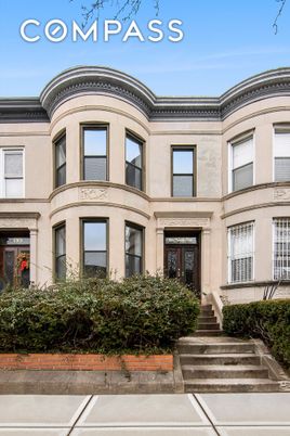 Exterior, Facade, Brownstone