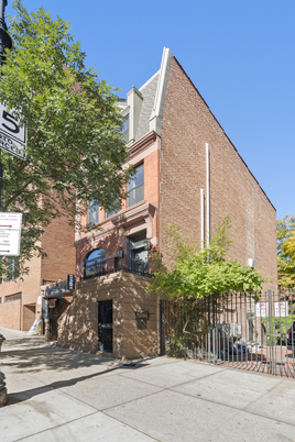 Exterior, Facade, Brick Facade, Rowhouse