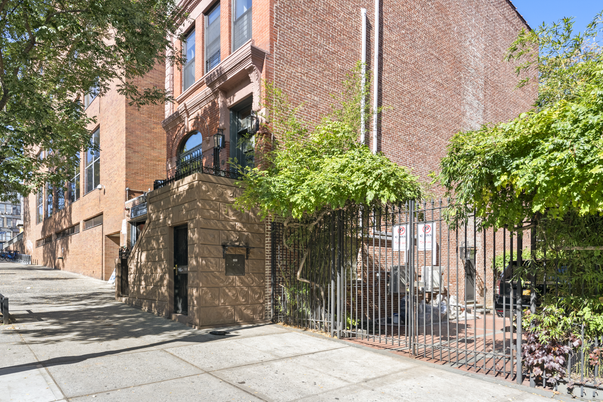 Exterior, Facade, Brick Facade, Rowhouse