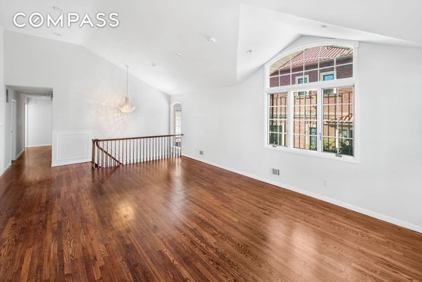Empty room, Interior, Pendant Lights, Wood Texture Flooring