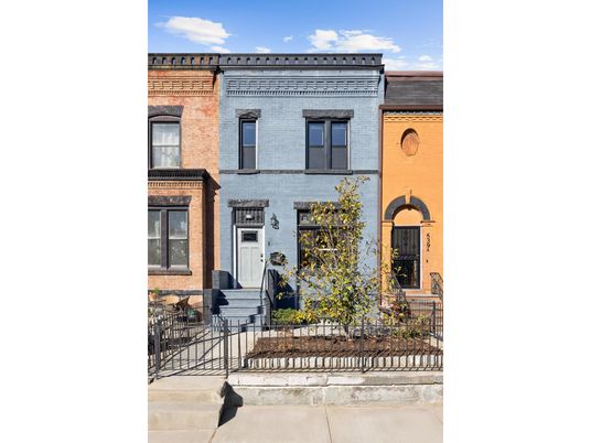 Exterior, Facade, Brick Facade, Rowhouse