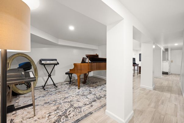 Interior, Piano, Recessed Lighting, Wood Texture Flooring
