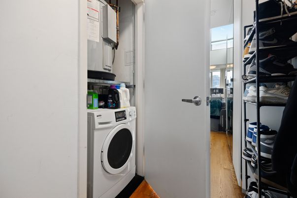 Interior, Utility Closets, Washer, Wood Texture Flooring