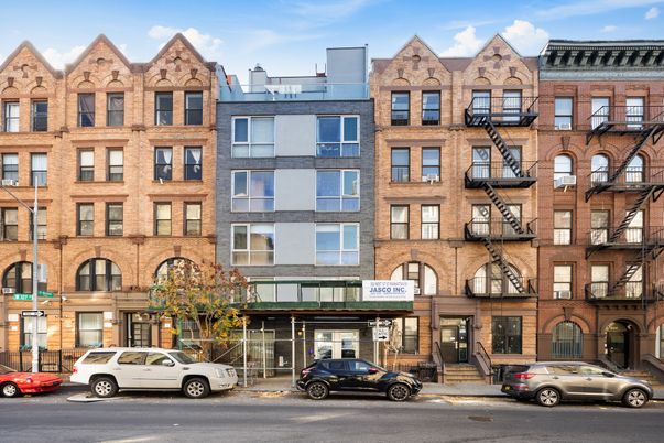 Exterior, Facade, Brick Facade, Rowhouse