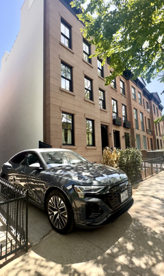 Exterior, Facade, Rowhouse