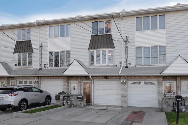Attached, Exterior, Facade, Brick Facade, Rowhouse