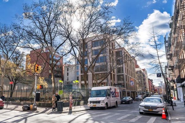 Exterior, Facade, Rowhouse