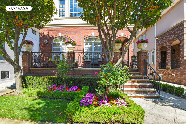 Exterior, Facade, Brick Facade, Rowhouse