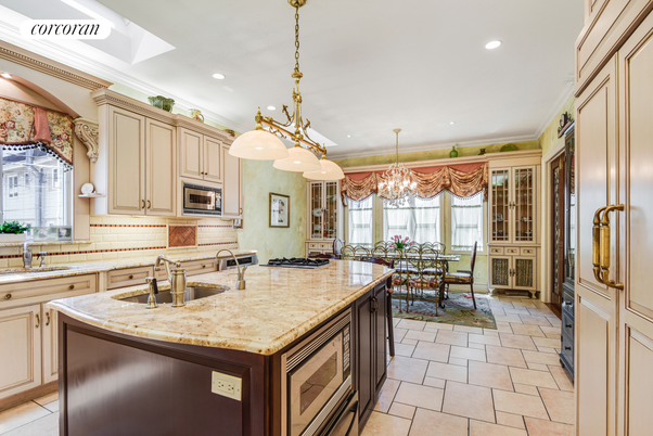Chandelier, Dining room, Interior, Kitchen, Pendant Lights, Recessed Lighting, Stainless Steel Appliances