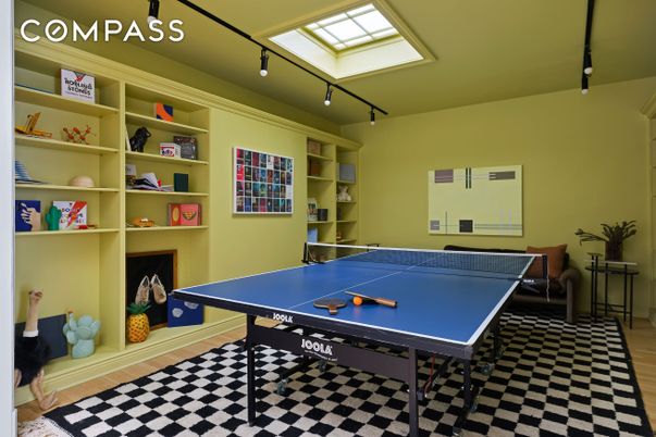 Game Room, Interior