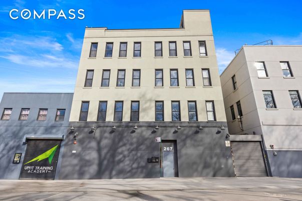 Exterior, Facade, Highrise