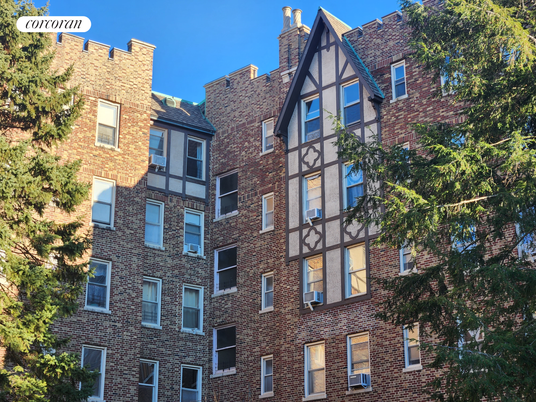 Exterior, Facade, Brick Facade, Rowhouse