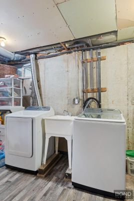 Interior, Washer, Wood Texture Flooring