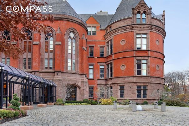 Exterior, Facade, Brick Facade, Rowhouse