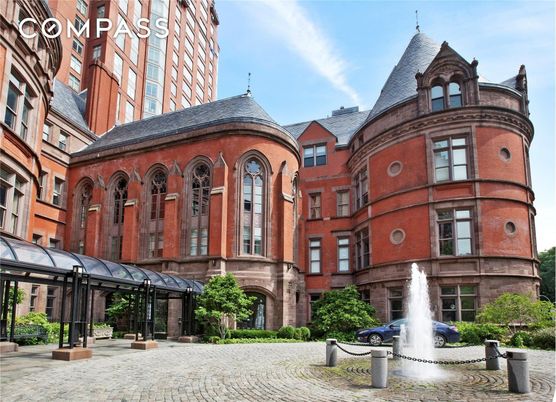 Exterior, Facade, Brick Facade, Rowhouse
