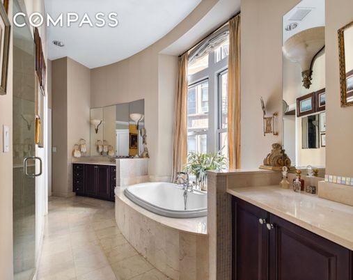 Bathroom, Dual Sink Vanities, Interior