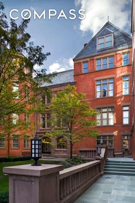 Exterior, Facade, Brick Facade, Rowhouse