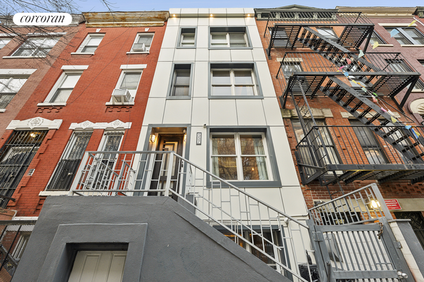 Exterior, Facade, Brick Facade, Rowhouse