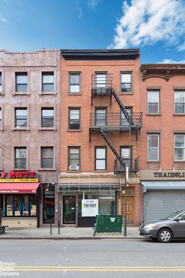 Exterior, Facade, Brick Facade, Rowhouse