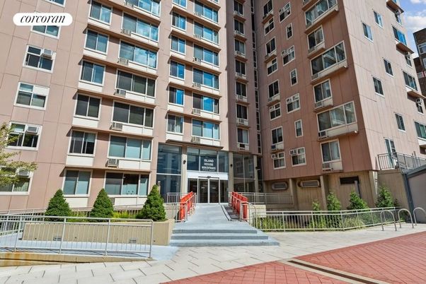 Exterior, Facade, Condo Building
