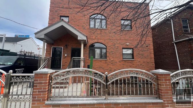 Exterior, Facade, Brick Facade, Rowhouse