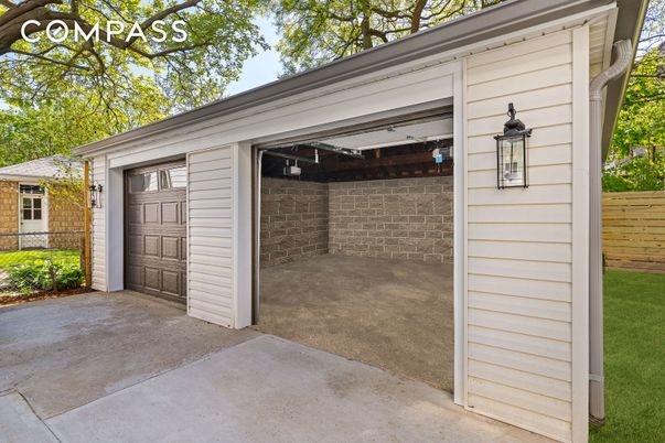 Detached Garage, Exterior