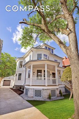 Exterior, Facade, Queen Anne Victorian