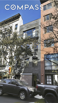 Exterior, Facade, Rowhouse
