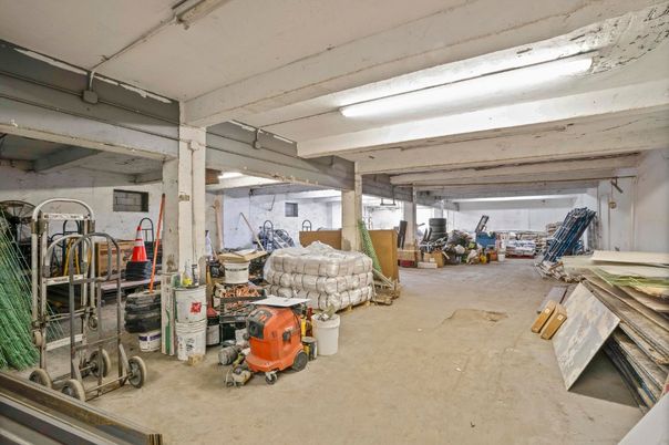 Garage, Interior