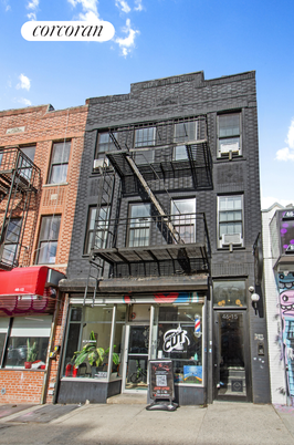 Exterior, Facade, Brick Facade, Rowhouse