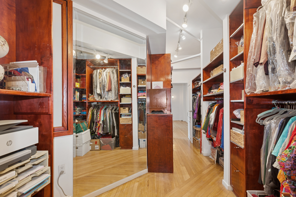 Interior, Pendant Lights, Walk-in Closets, Wood Texture Flooring