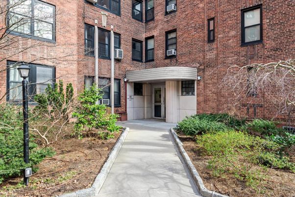 Exterior, Facade, Brick Facade, Rowhouse