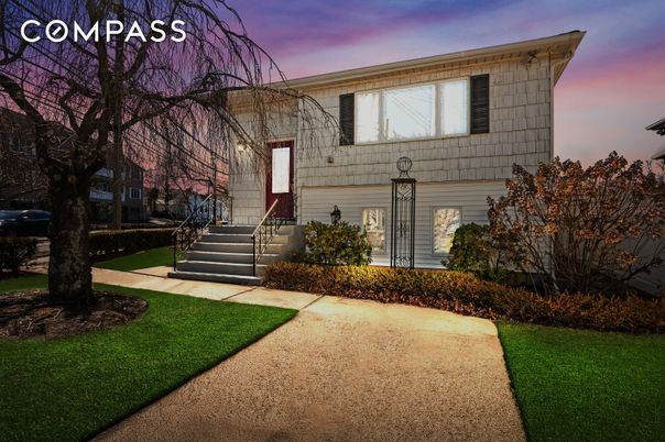 Exterior, Facade, Raised Ranch