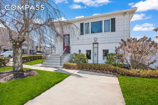 Exterior, Facade, Raised Ranch