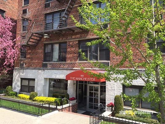 Exterior, Facade, Brick Facade, Rowhouse