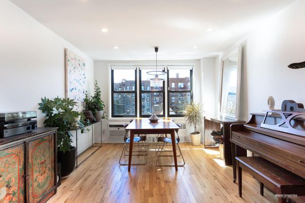 Dining room, Interior, Pendant Lights, Piano, Recessed Lighting, Wood Texture Flooring