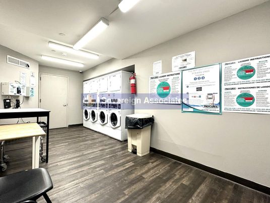 Interior, Washer, Wood Texture Flooring