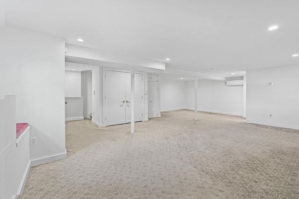 Empty room, Interior, Recessed Lighting