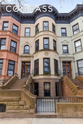 Exterior, Facade, Brownstone