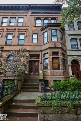 Exterior, Facade, Brownstone