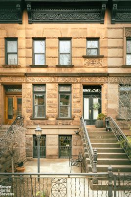 Exterior, Facade, Brownstone