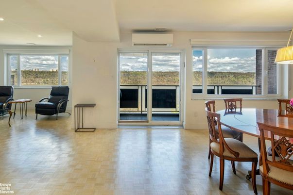 Dining room, Interior, Recessed Lighting