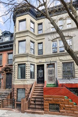 Exterior, Facade, Brownstone