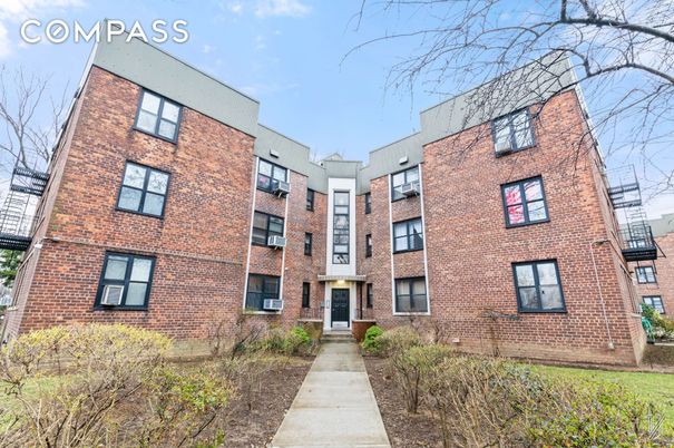 Exterior, Facade, Brick Facade, Rowhouse