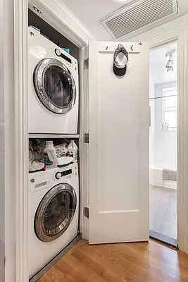 Interior, Utility Closets, Washer, Wood Texture Flooring