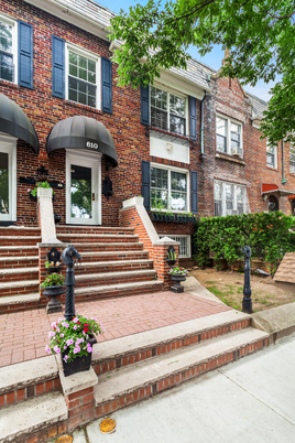 Exterior, Facade, Brick Facade, Rowhouse