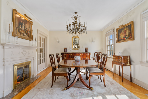 Chandelier, Dining room, Fireplace, Interior, Wood Texture Flooring