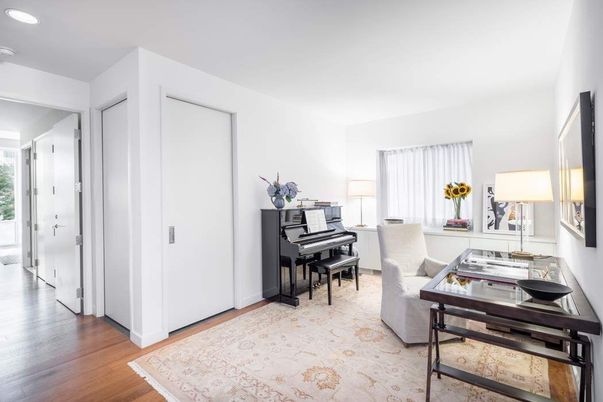 Interior, Piano, Recessed Lighting, Wood Texture Flooring